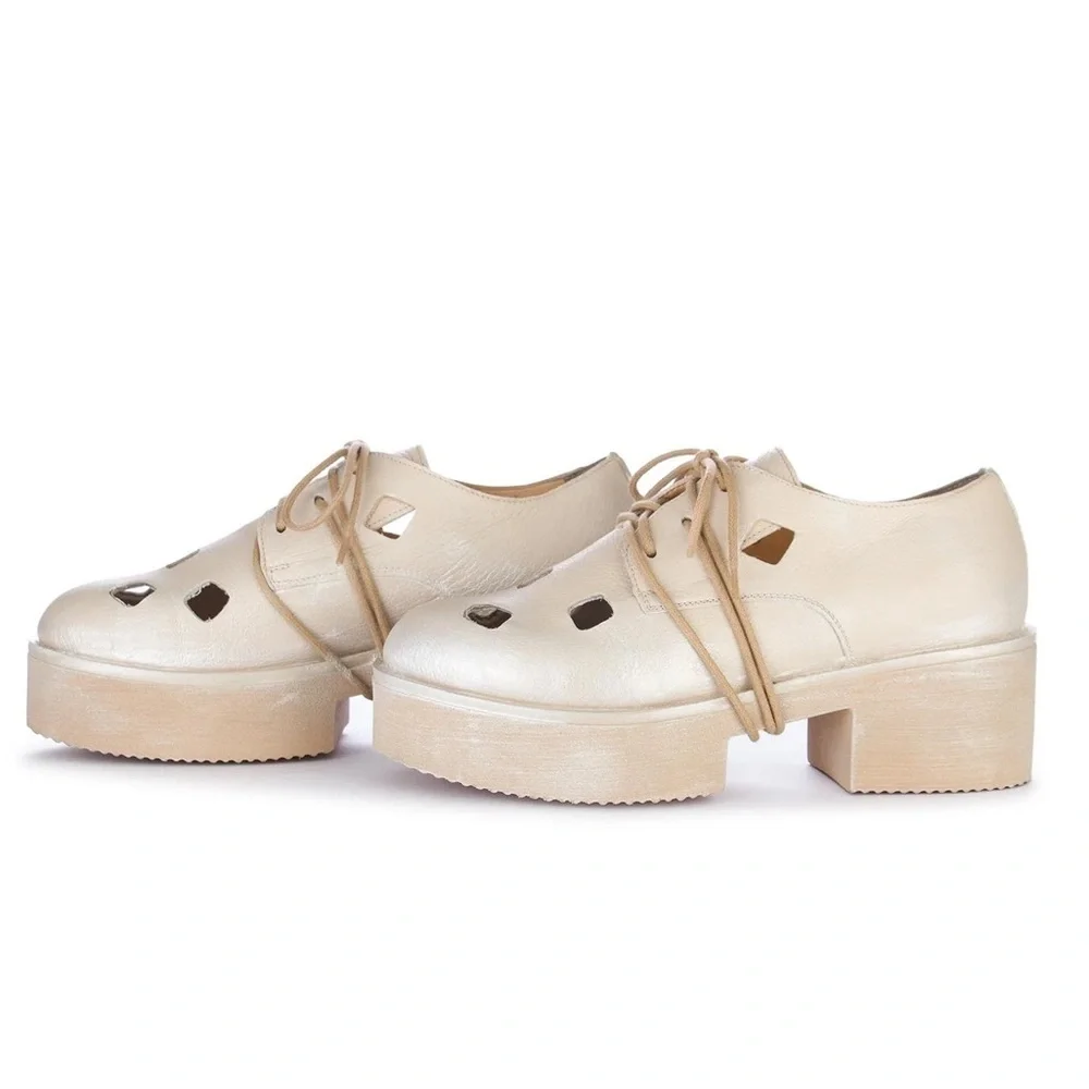 PAPUCEI Camelia Beige Laser Cut Leather Lace Up Platform Flatforms NWT Size 38